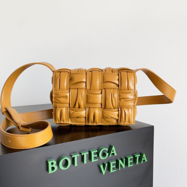 Bottega Veneta Cassette Bag-19*4*12CM