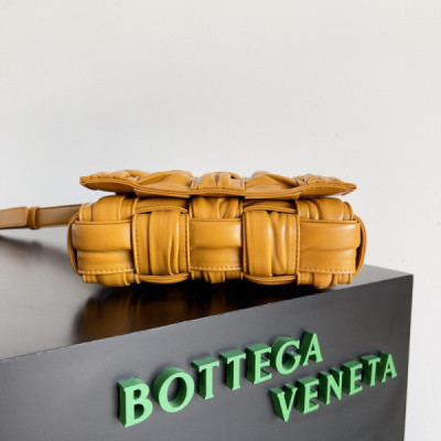 Bottega Veneta Cassette Bag-19*4*12CM
