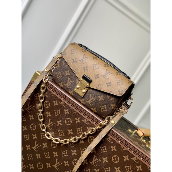 Louis Vuitton Pochette Metis Handbags-21.5*13.5*6CM