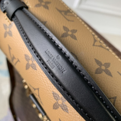 Louis Vuitton Pochette Metis Handbags-21.5*13.5*6CM