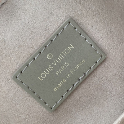 Louis Vuitton On My Side Tote Bag-25*20*12CM