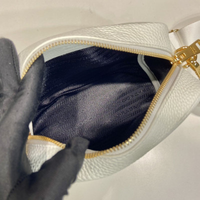 Prada 1BH187 Crossbody Handbags-20.5*13*8.CM