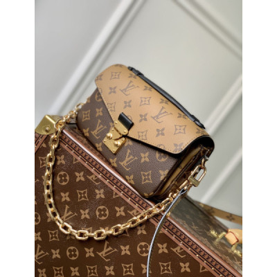Louis Vuitton Pochette Metis Handbags-21.5*13.5*6CM