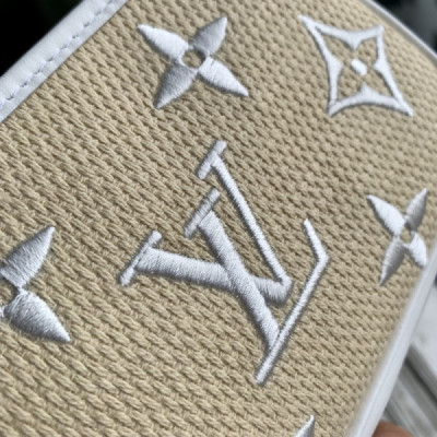 Louis Vuitton Mini Pochette Accessories-15.5 x 10.5 x 4CM