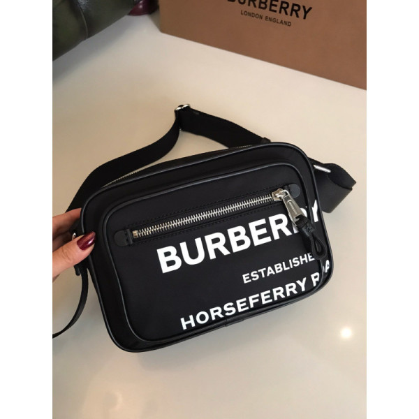 Burberry Crossbody Handbag-22*16*7CM