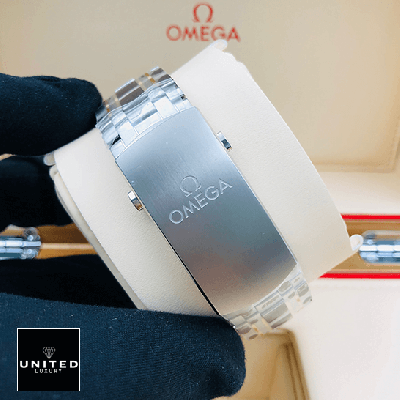 omega-seamaster-diver-300m-210.20.42.20.03.001-replica-clasp