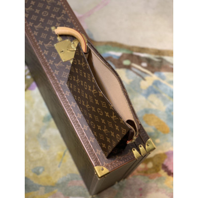 Louis Vuitton Toiletry Pouch 26-26*20*5CM