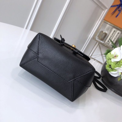 Louis Vuitton Backpack M54573-16*19.4*10CM