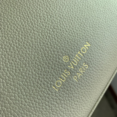 Louis Vuitton On My Side Tote Bag-25*20*12CM