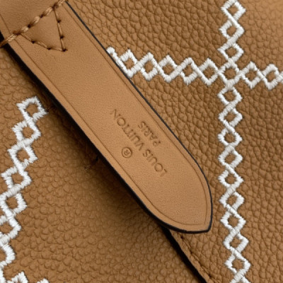 Louis Vuitton M46023 NeoNoe BB Handbag-20*20*13CM