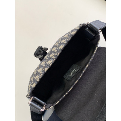 Diro Explorer Crossbody Bag-20 x 15 x 5CM