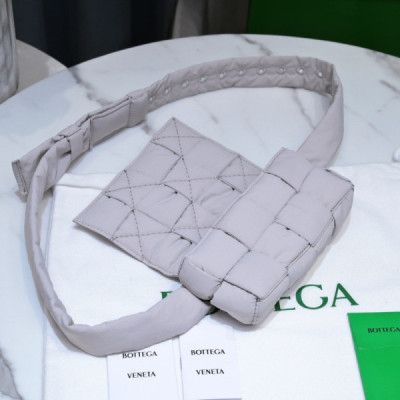 Bottega Veneta Cassette Bag-10x19x5CM