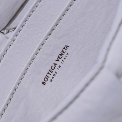 Bottega Veneta Cassette Bag-10x19x5CM