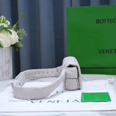 Bottega Veneta Cassette Bag-10x19x5CM