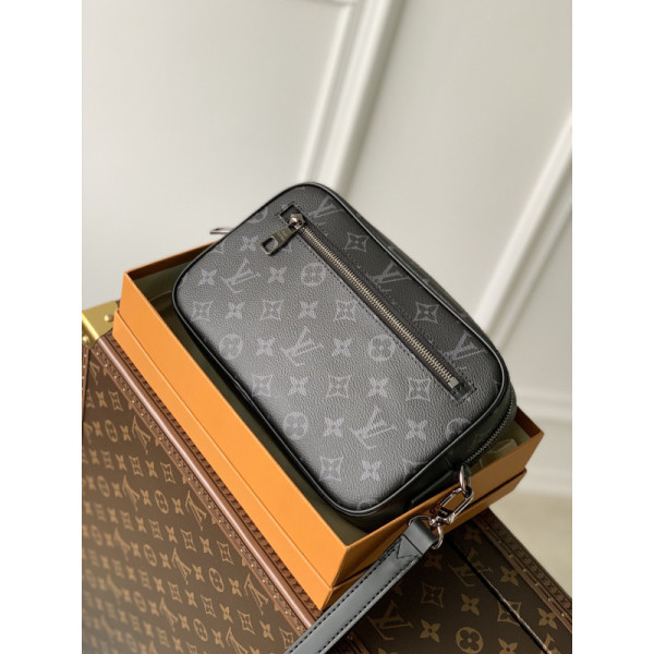 Louis Vuitton Pochette Kasai -25 x 15.5 x 6.5 CM