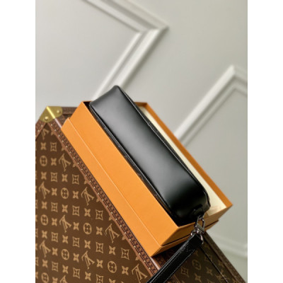 Louis Vuitton Pochette Kasai -25 x 15.5 x 6.5 CM