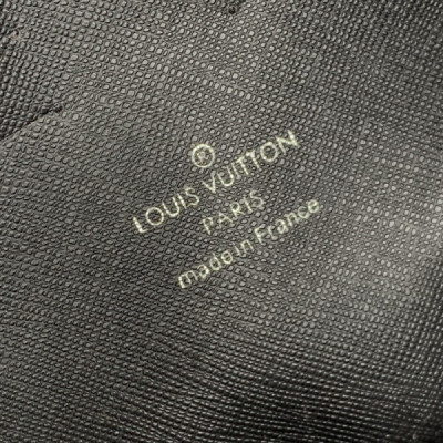 Louis Vuitton Pochette Kasai -25 x 15.5 x 6.5 CM