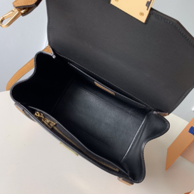 Louis Vuitton Arch Handbags-22*20*13CM