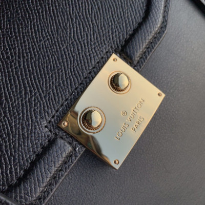 Louis Vuitton Arch Handbags-22*20*13CM