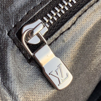 Louis Vuitton Cosmetic Bag-M47528-28*16*13CM