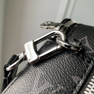 Louis Vuitton Alpha Wearable Bag-M22481-18.5 x 11.0 x 6.5CM