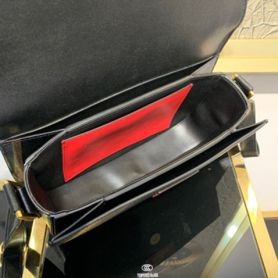 Valentino Garavani Supervee Handbags-26*8*16CM