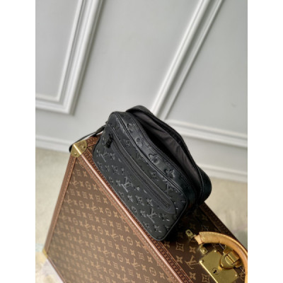 Louis Vuitton Pochette Kasai -24.5 x 15.5 x 6CM