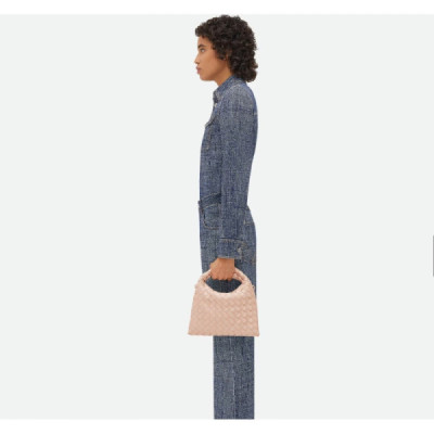 BOTTEGA VENETA Mini Hop intrecciato leather shoulder bag