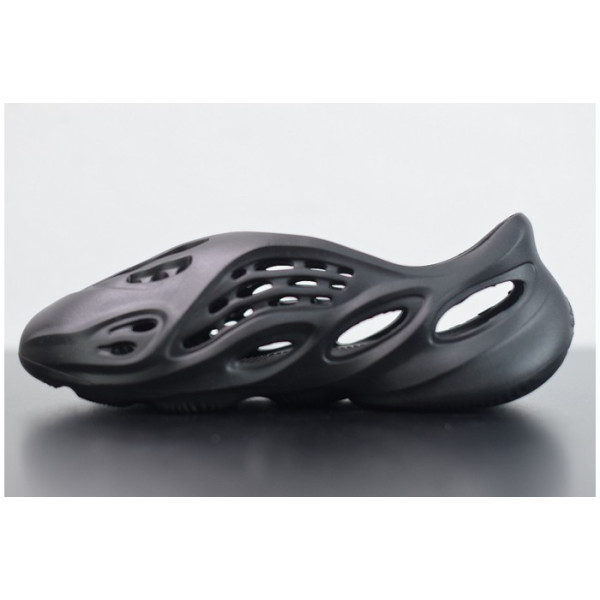 YEEZY FOAM RUNNR ARARAT 7902