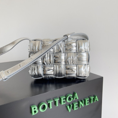 Bottega Veneta Cassette Bag-19*4*12CM