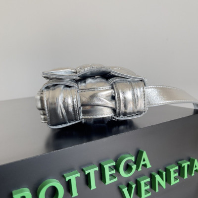Bottega Veneta Cassette Bag-19*4*12CM