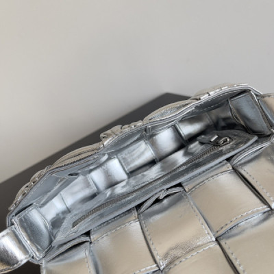 Bottega Veneta Cassette Bag-19*4*12CM