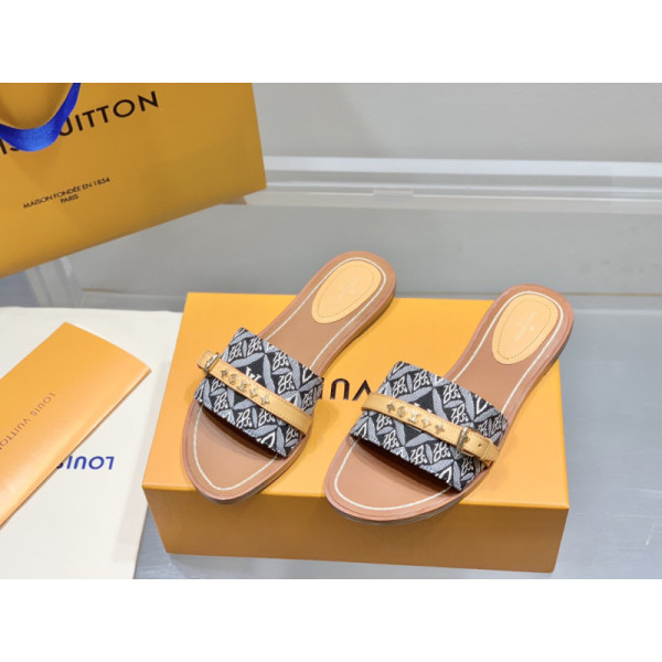 Louis Vuitton Slippers