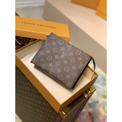 Louis Vuitton Toiletry Pouch -19* 15*6CM