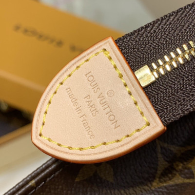 Louis Vuitton Toiletry Pouch -19* 15*6CM