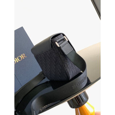 Diro Saddle Messenger Bag-23 x 18 x 6CM