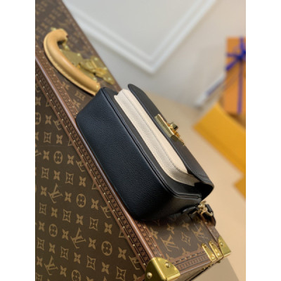 Louis Vuitton Lockme Tender Handbags PM- M58554-19*13*8CM