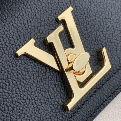 Louis Vuitton Lockme Tender Handbags PM- M58554-19*13*8CM