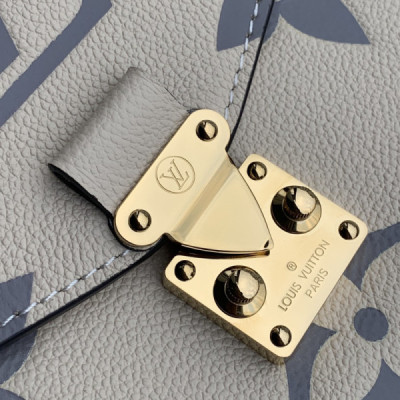 Louis Vuitton Pochette Metis Handbags-25*19*7CM