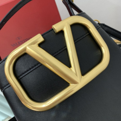 Valentino Garavani SuperVee Bag-20*19*12CM