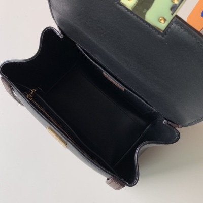 Louis Vuitton Arch Handbags-22*20*13CM