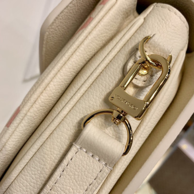 Louis Vuitton Pochette Metis Handbags-25*19*7CM