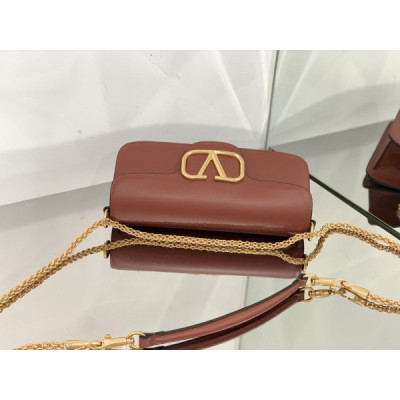 Valentino Garavani Locò Shoulder Bbag In Calfskin With Metallic VLogo-27*13*6CM
