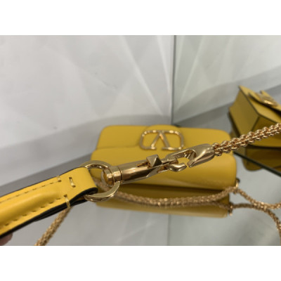 Valentino Garavani Locò Shoulder Bbag In Calfskin With Metallic VLogo-27*13*6CM