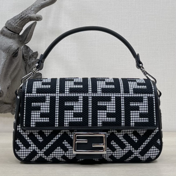 FendI Baguette Bag-27*15*11CM