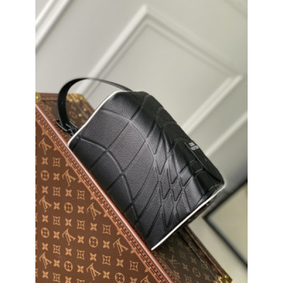 Louis Vuitton Cloakroom Dopp Kit Pouch-15 x 24 x 15CM