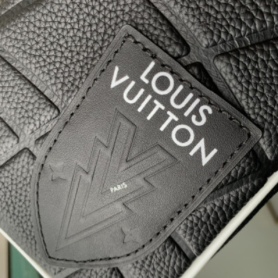 Louis Vuitton Cloakroom Dopp Kit Pouch-15 x 24 x 15CM