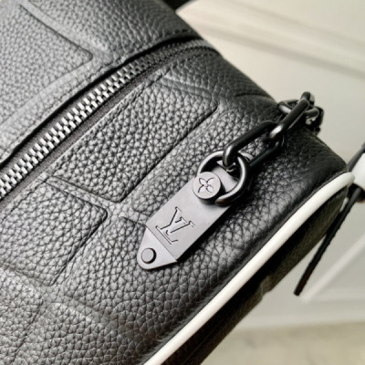 Louis Vuitton Cloakroom Dopp Kit Pouch-15 x 24 x 15CM