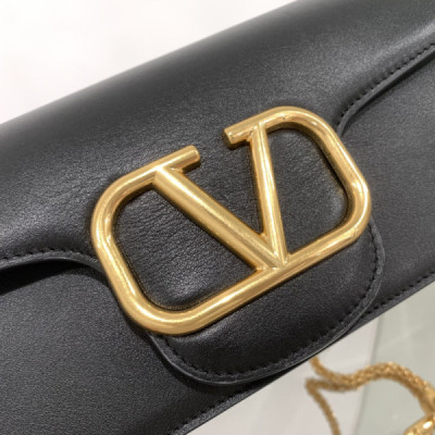 Valentino Garavani Locò Shoulder Bbag In Calfskin With Metallic VLogo-27*13*6CM