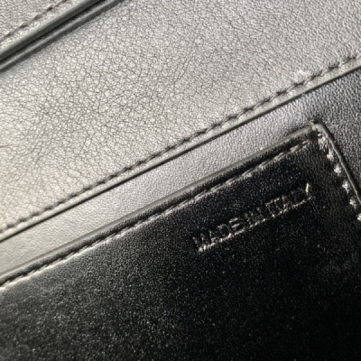 Valentino Garavani Locò Shoulder Bbag In Calfskin With Metallic VLogo-27*13*6CM